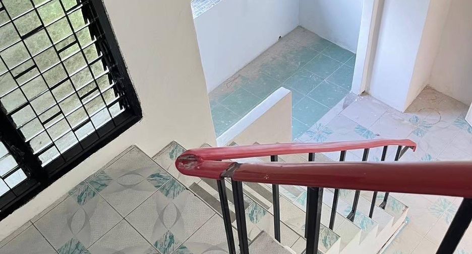 Casa adosada en venta de 3 habitaciones en Sattahip, Chonburi