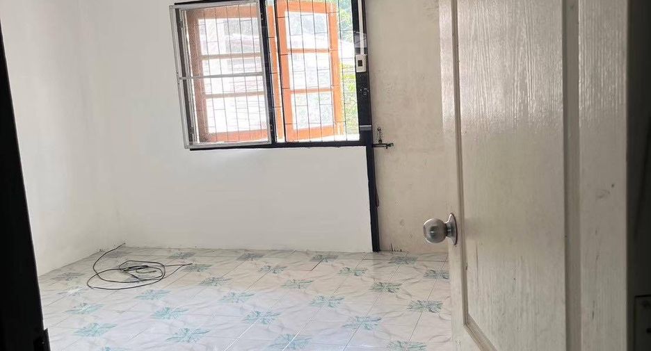 Casa adosada en venta de 3 habitaciones en Sattahip, Chonburi