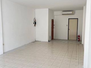 For sale 3 ベッドルーム townhouse in Na Jomtien, Pattaya
