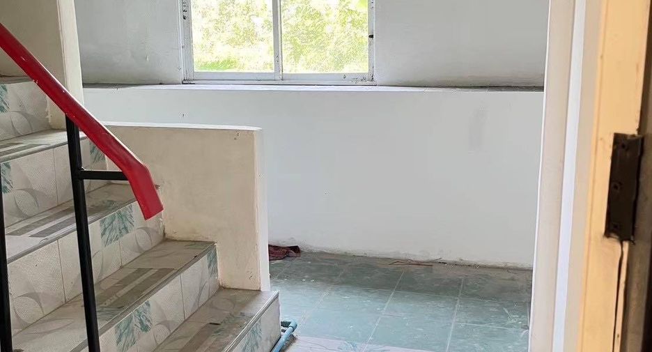 Casa adosada en venta de 3 habitaciones en Sattahip, Chonburi