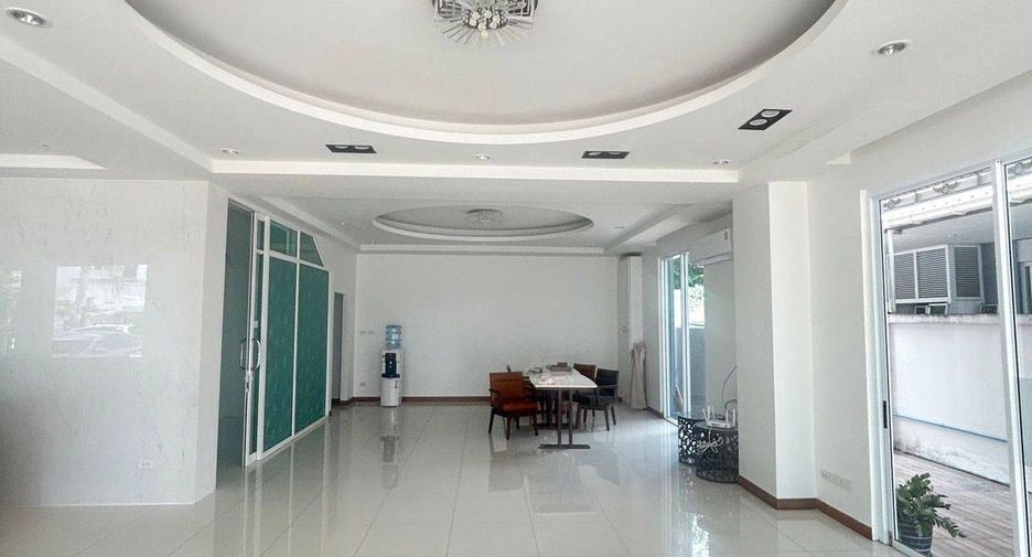For rent 2 bedrooms townhouse in Bueng Kum, Bangkok