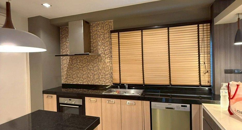 For rent 3 bedrooms house in Saphan Sung, Bangkok