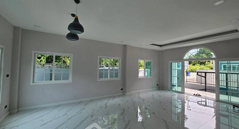出售 3 卧室 别墅 在 Si Racha, Chon Buri