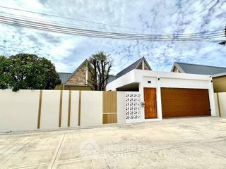 For sale 4 bedrooms villa in Bang Lamung, Chonburi