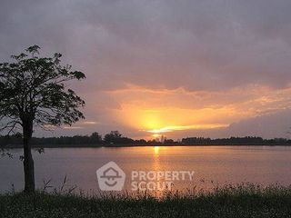 Villa zum Kauf mit 5 Zimmer in Bang Lamung, Chonburi