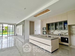 Villa en venta de 4 habitaciones en Bang Lamung, Chonburi