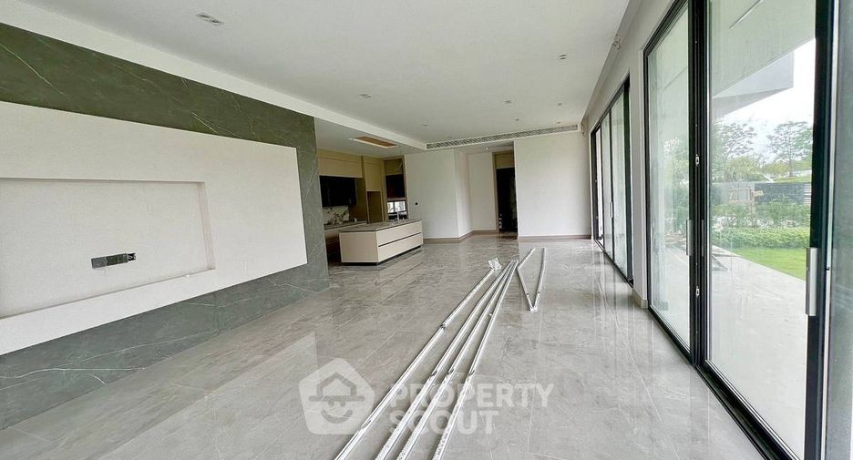 For sale 4 bedrooms villa in Huay Yai, Pattaya