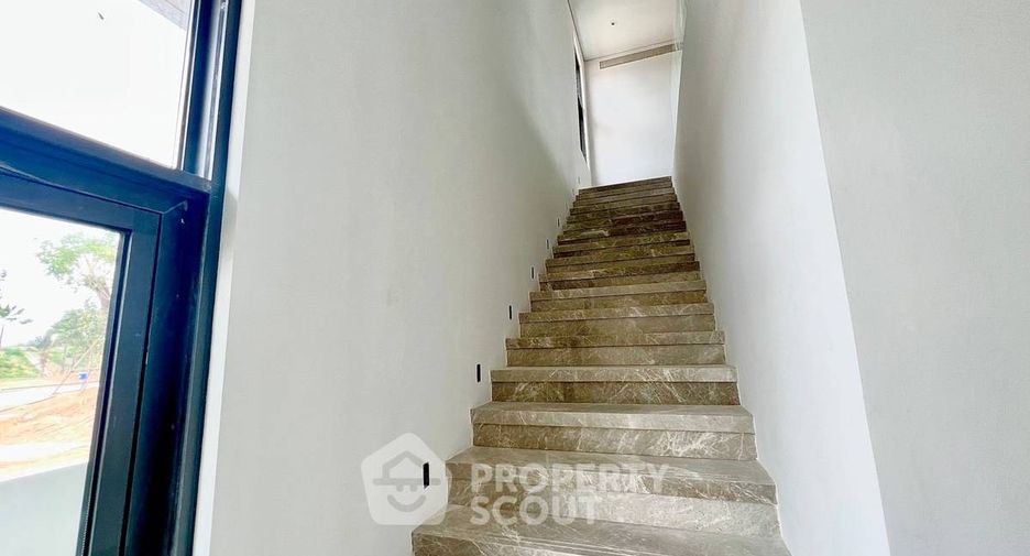 For sale 4 bedrooms villa in Huay Yai, Pattaya