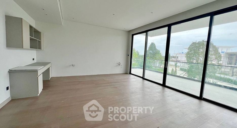For sale 4 bedrooms villa in Huay Yai, Pattaya