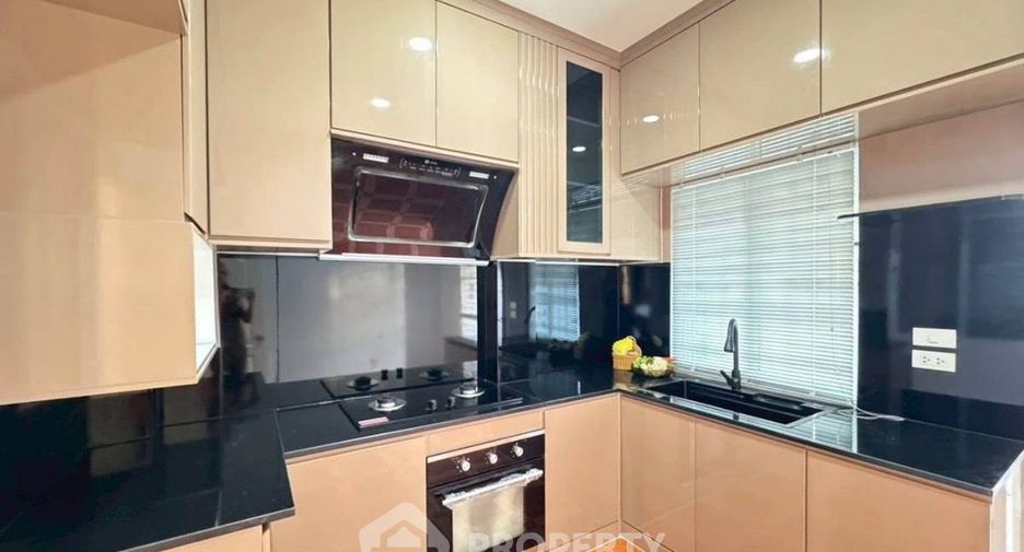 Casa en alquiler de 5 habitaciones en East Pattaya, Pattaya