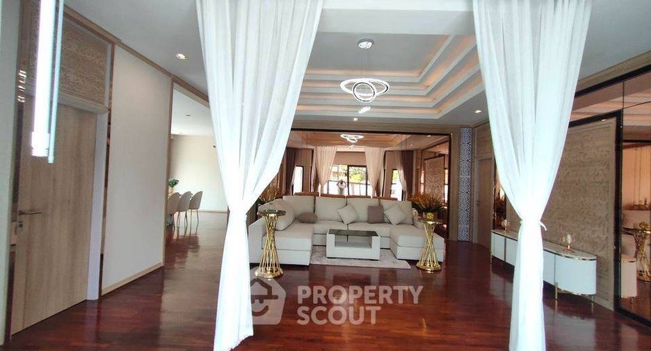 Villa en venta de 3 habitaciones en Si Racha, Chonburi
