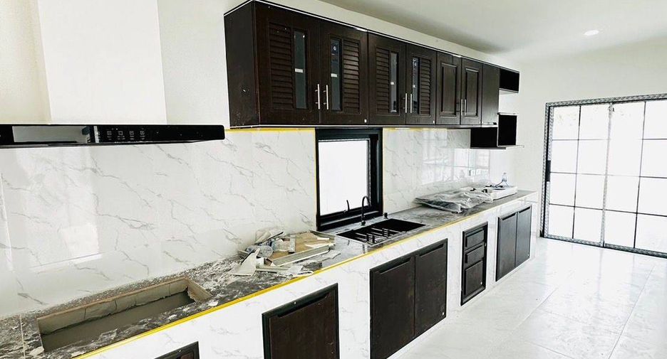 À vendre 4 chambres villa à East Pattaya, Pattaya