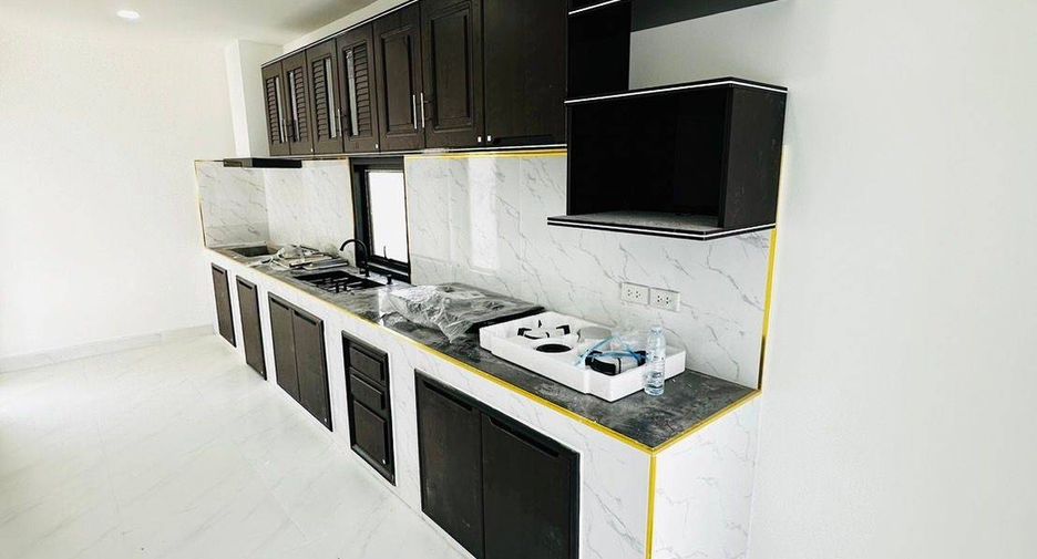 À vendre 4 chambres villa à East Pattaya, Pattaya