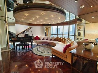 For rent 2 bedrooms condo in Bang Rak, Bangkok