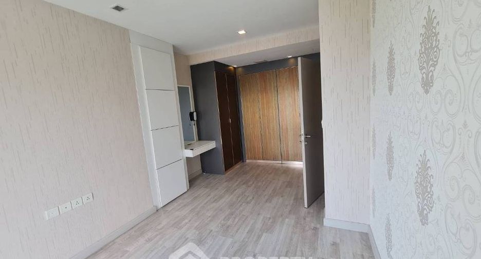For sale 2 bedrooms condo in Phra Khanong, Bangkok