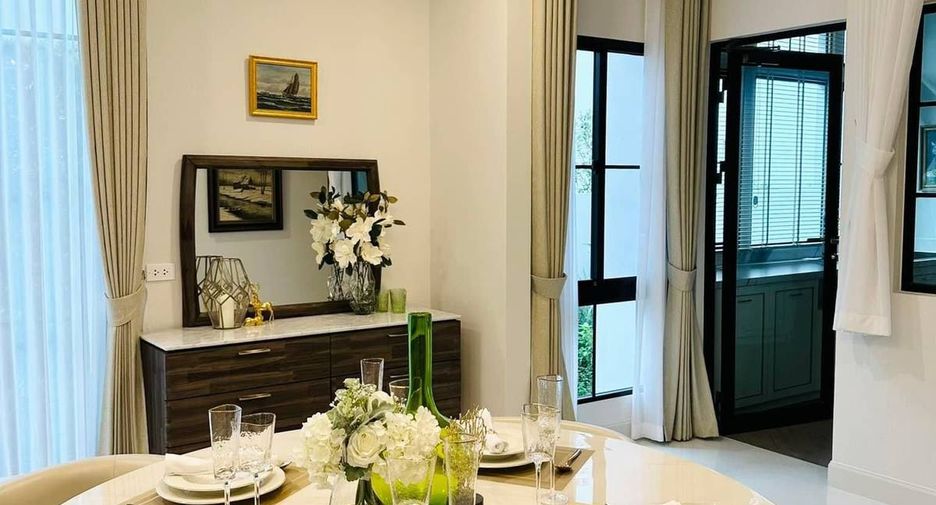 For rent and for sale 4 bedrooms house in Saphan Sung, Bangkok