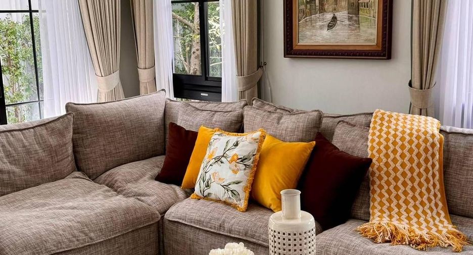 For rent and for sale 4 bedrooms house in Saphan Sung, Bangkok