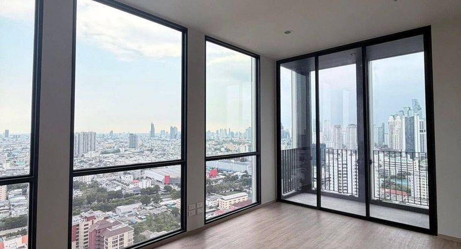 For rent 3 bedrooms condo in Sathon, Bangkok