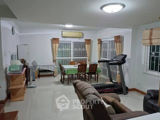 出售 4 卧室 独立屋 在 Si Racha, Chon Buri