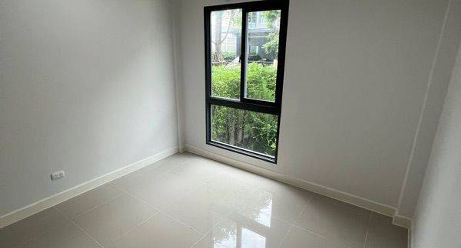 For sale 4 bedrooms house in Saphan Sung, Bangkok