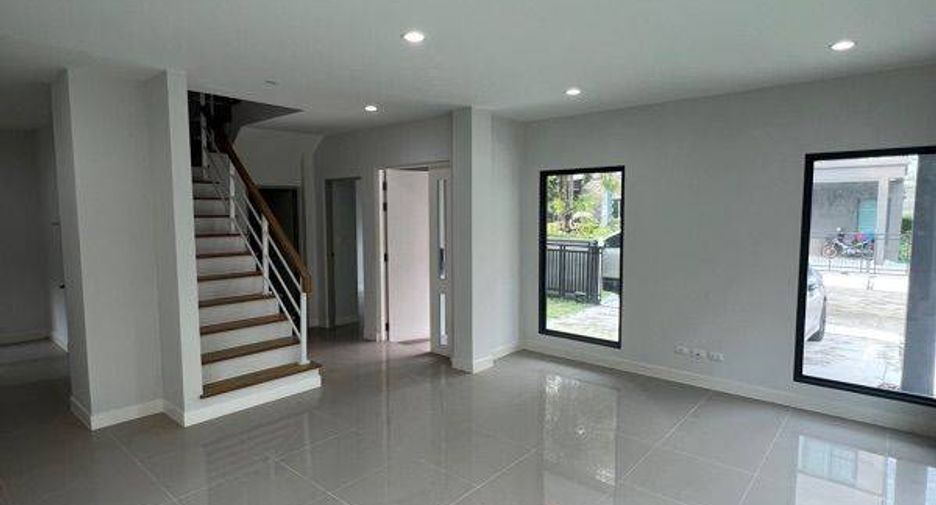 For sale 4 bedrooms house in Saphan Sung, Bangkok