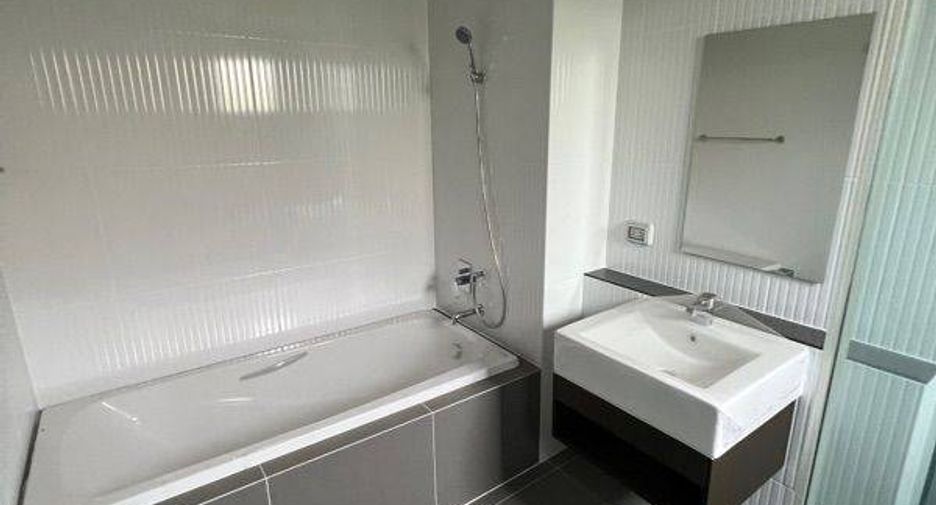 For sale 4 bedrooms house in Saphan Sung, Bangkok