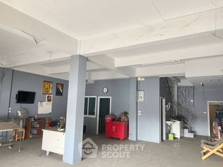À vendre 4 chambres maison de ville à Sattahip, Chonburi