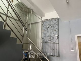 À vendre 4 chambres maison de ville à Sattahip, Chonburi
