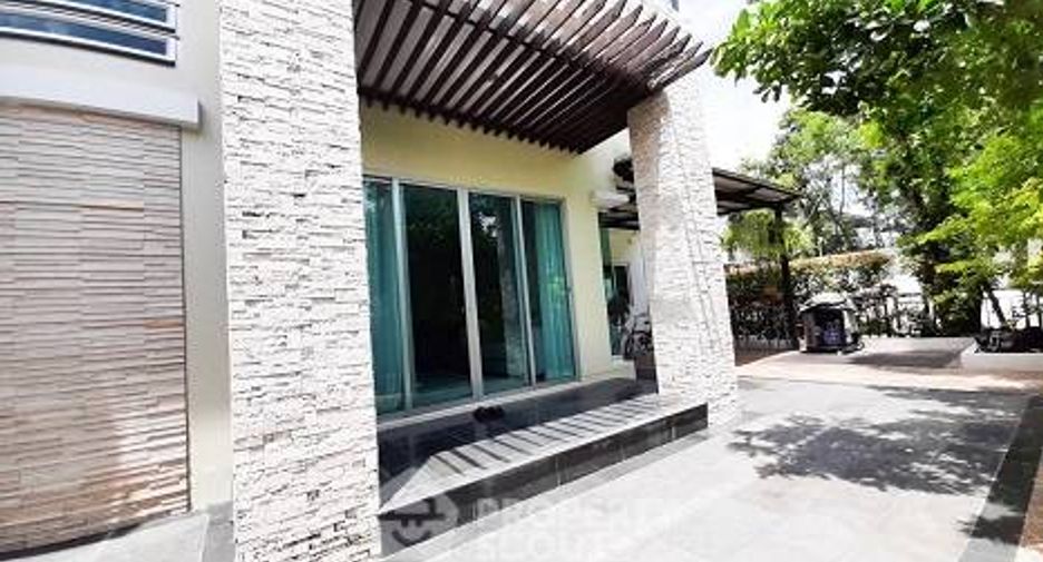 For sale 3 bedrooms house in Saphan Sung, Bangkok