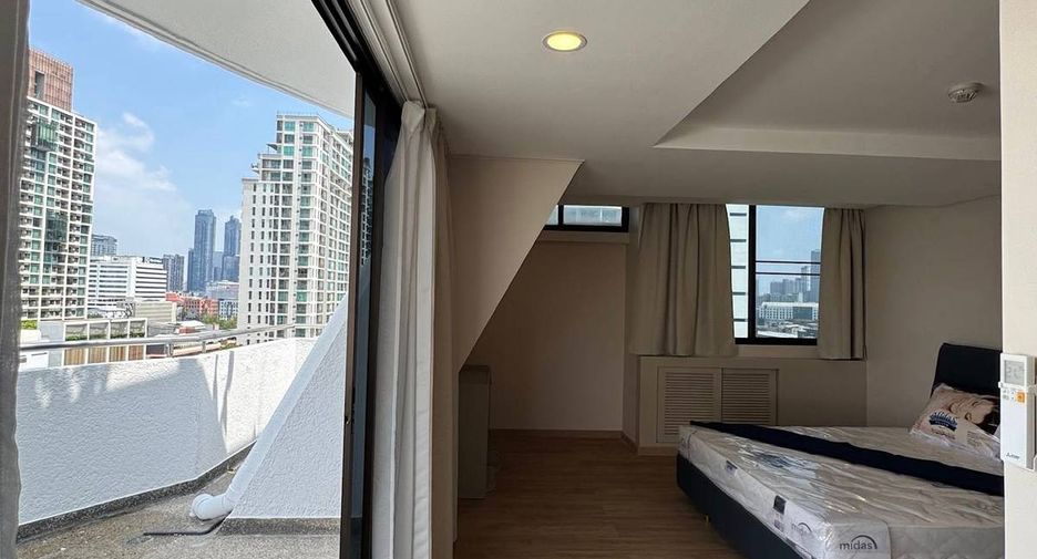 For rent 2 bedrooms condo in Watthana, Bangkok