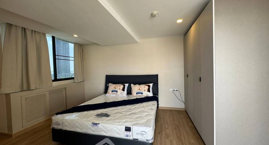 For rent 2 bedrooms condo in Watthana, Bangkok