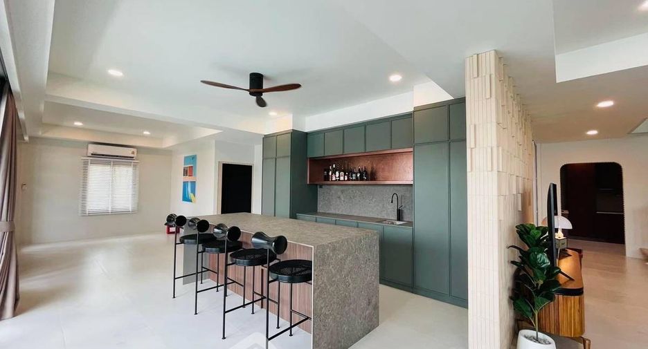 For rent 4 bedrooms villa in Huay Yai, Pattaya