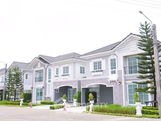Casa en venta de 4 habitaciones en Bang Khen, Bangkok