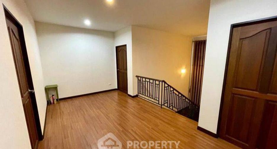 Casa adosada en venta de 5 habitaciones en Mueang Chon Buri, Chonburi