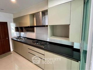 出售 5 卧室 联排别墅 在 Mueang Chon Buri, Chon Buri