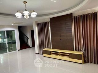 出售 5 卧室 联排别墅 在 Mueang Chon Buri, Chon Buri