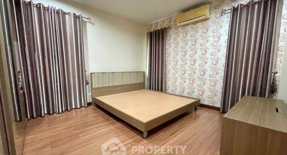 Casa adosada en venta de 5 habitaciones en Mueang Chon Buri, Chonburi