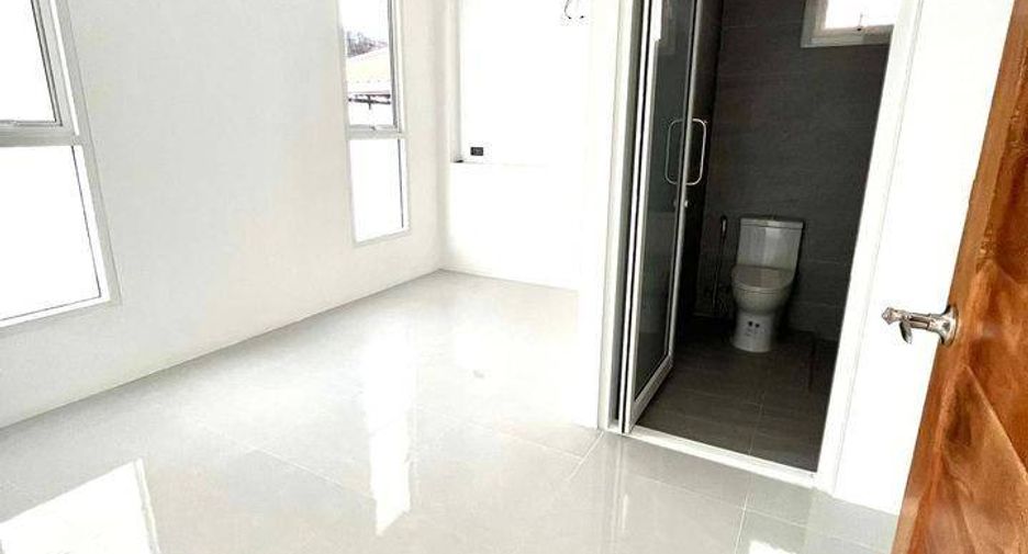 For sale 3 bedrooms townhouse in East Pattaya, Pattaya