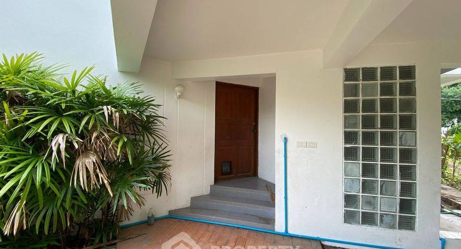 For sale 4 bedrooms house in Sattahip, Chonburi