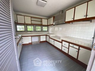 For sale 4 bedrooms house in Na Jomtien, Pattaya