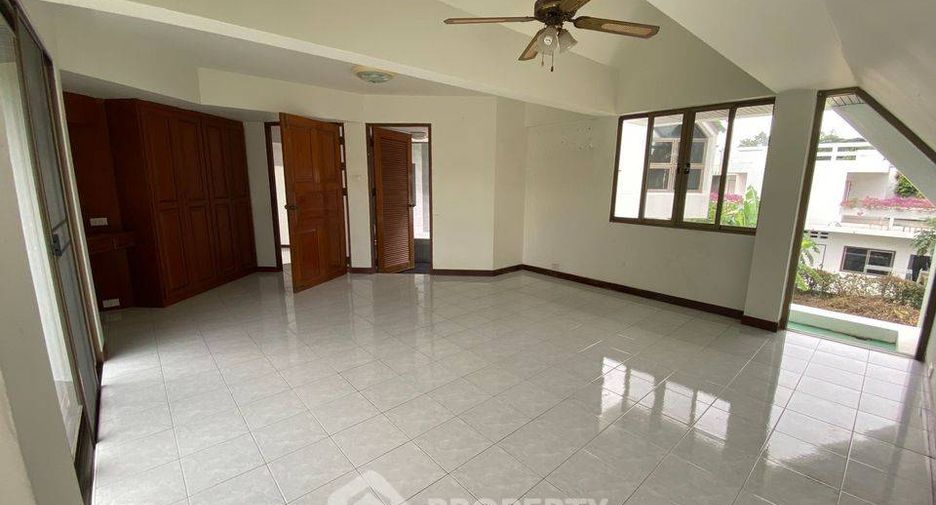 For sale 4 bedrooms house in Sattahip, Chonburi