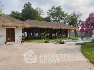 For rent 4 bedrooms villa in Bang Lamung, Chonburi