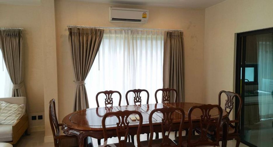 For rent 4 bedrooms house in Bang Kapi, Bangkok