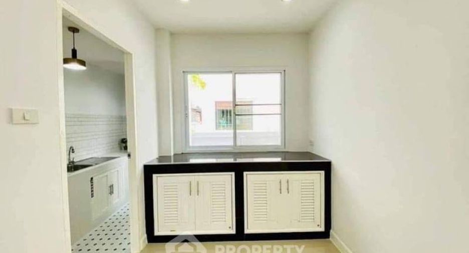 For sale 3 bedrooms townhouse in Si Racha, Chonburi