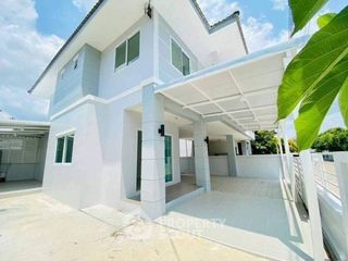 À vendre 3 chambres maison de ville à Si Racha, Chonburi
