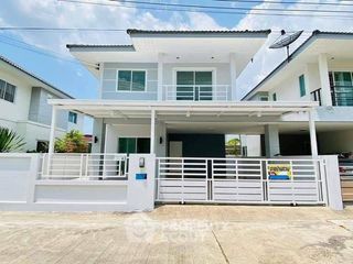 À vendre 3 chambres maison de ville à Si Racha, Chonburi