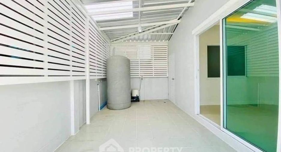 For sale 3 bedrooms townhouse in Si Racha, Chonburi