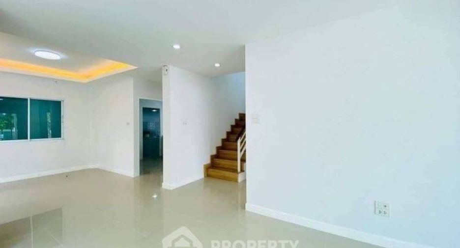 For sale 3 bedrooms townhouse in Si Racha, Chonburi