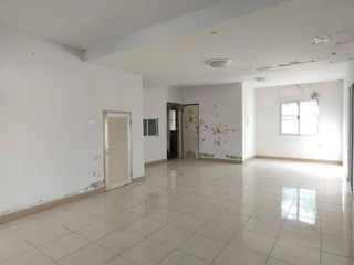 À vendre 3 chambres maison de ville à Mueang Chon Buri, Chonburi