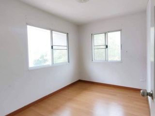 À vendre 3 chambres maison de ville à Mueang Chon Buri, Chonburi
